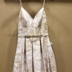 Floor length gown, with pockets